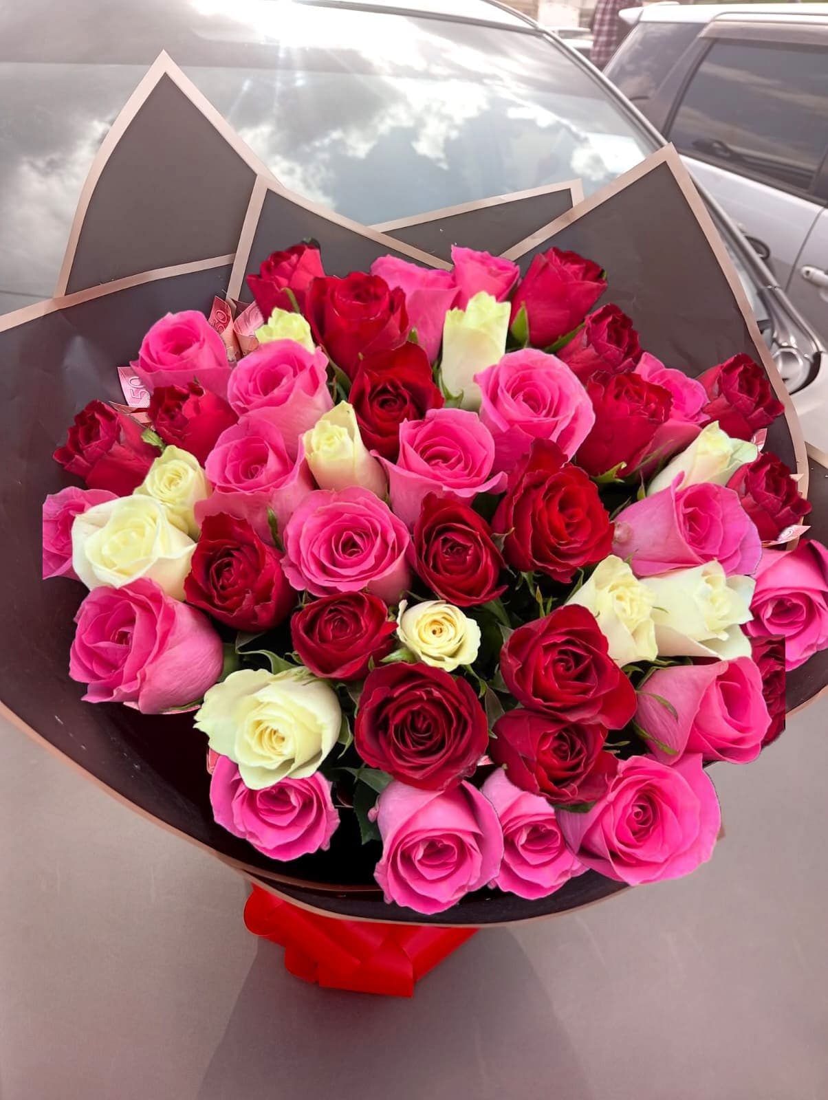 "Mixed Roses Bouquet – Pink, Red & White – Stunning Floral Gift in Nairobi & Kitengela – KSh 2600"